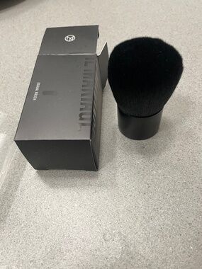 NIB IL MAKIAGE Black Kabuki Brush